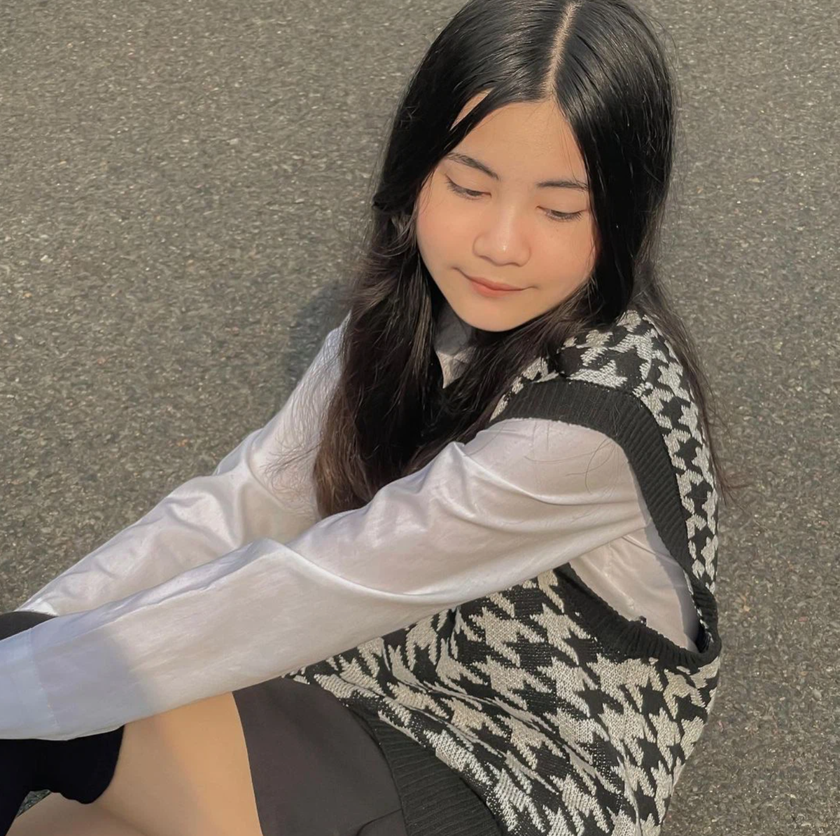 Được biết, Hạt Dẻ đang cover lại phong cách của thần tượng là Rosé - thành viên BLACKPINK.