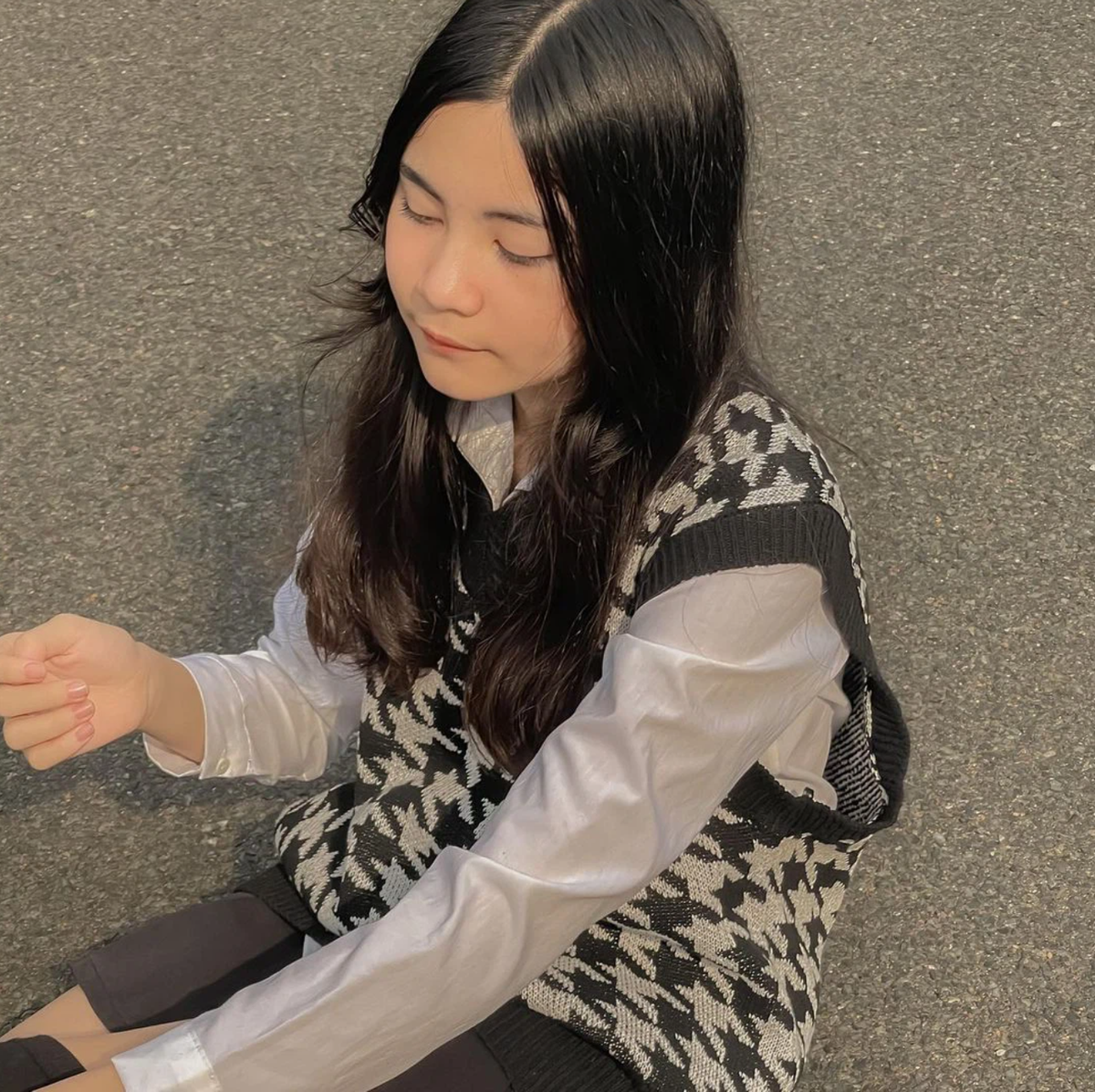 Mặc dù chỉ mới 13 tuổi nhưng Hạt Dẻ đã có được chiều cao ngót nghét 1m7, cô bạn sở hữu vẻ ngoài dễ thương, phong cách lí lắc năng động.