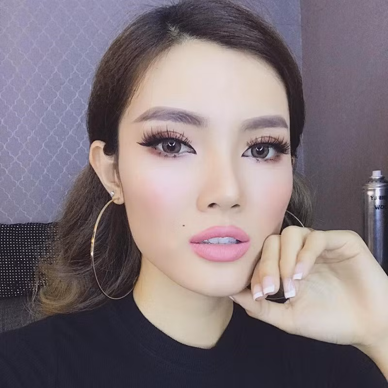 Được biết, dàn siêu xe là của gia đình chú rể, còn xe hoa là của cô dâu được chồng tặng làm quà cưới. Hiện tại, cặp đôi đã có một đứa con đầu lòng trước khi làm lễ rước dâu.