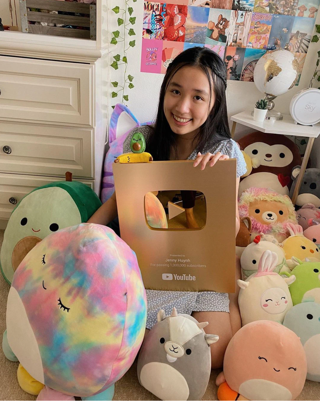 Jenny Huỳnh (Huỳnh Việt Hoàng Vy, sinh năm 2005) còn được dân tình đánh giá là rich kid "ngầm", bất chấp style giản dị.