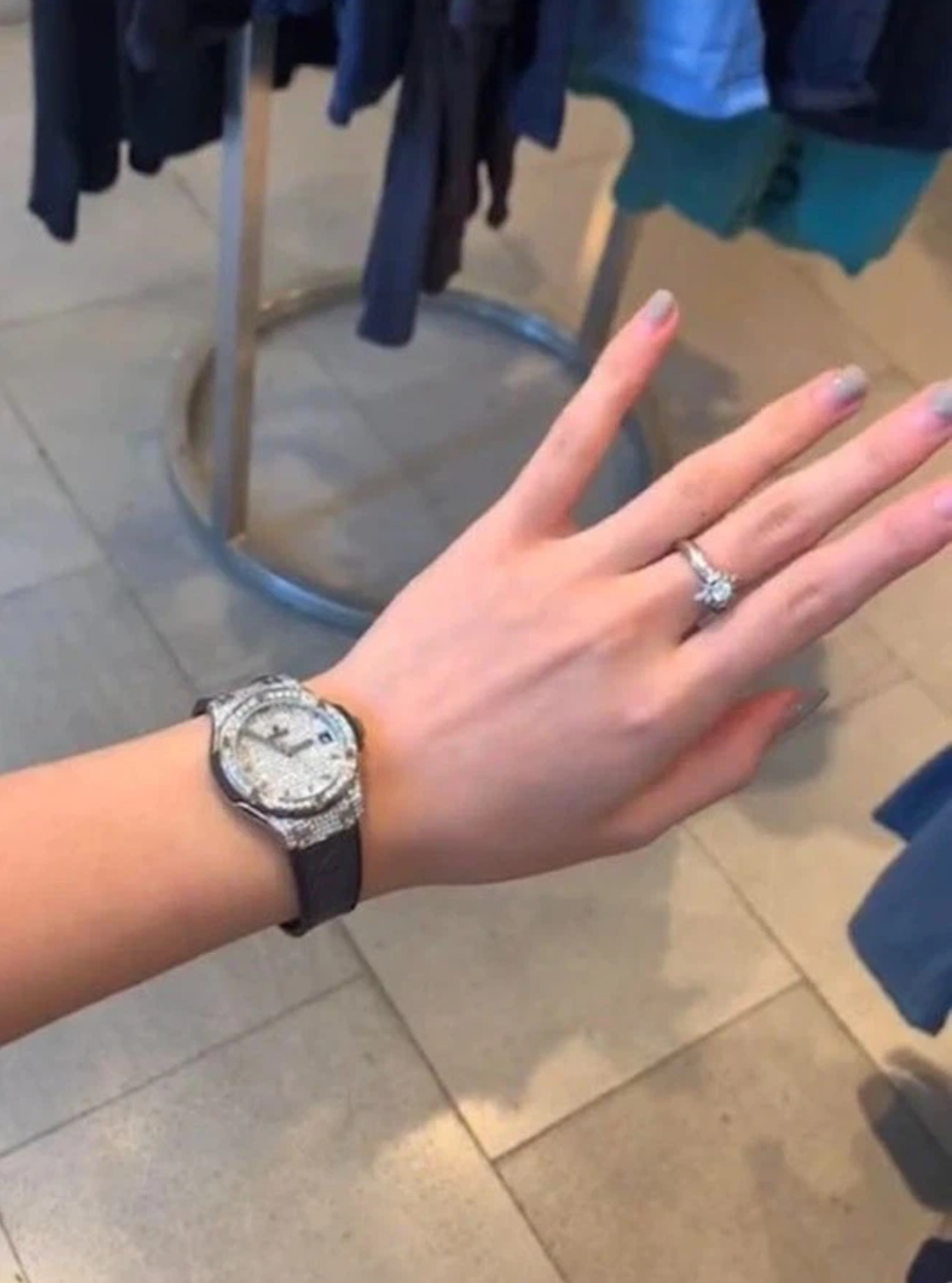 Học trường "con nhà giàu" RMIT nên Thảo Trinh luôn được dân mạng chú ý bởi sở hữu những thứ đắt đỏ.