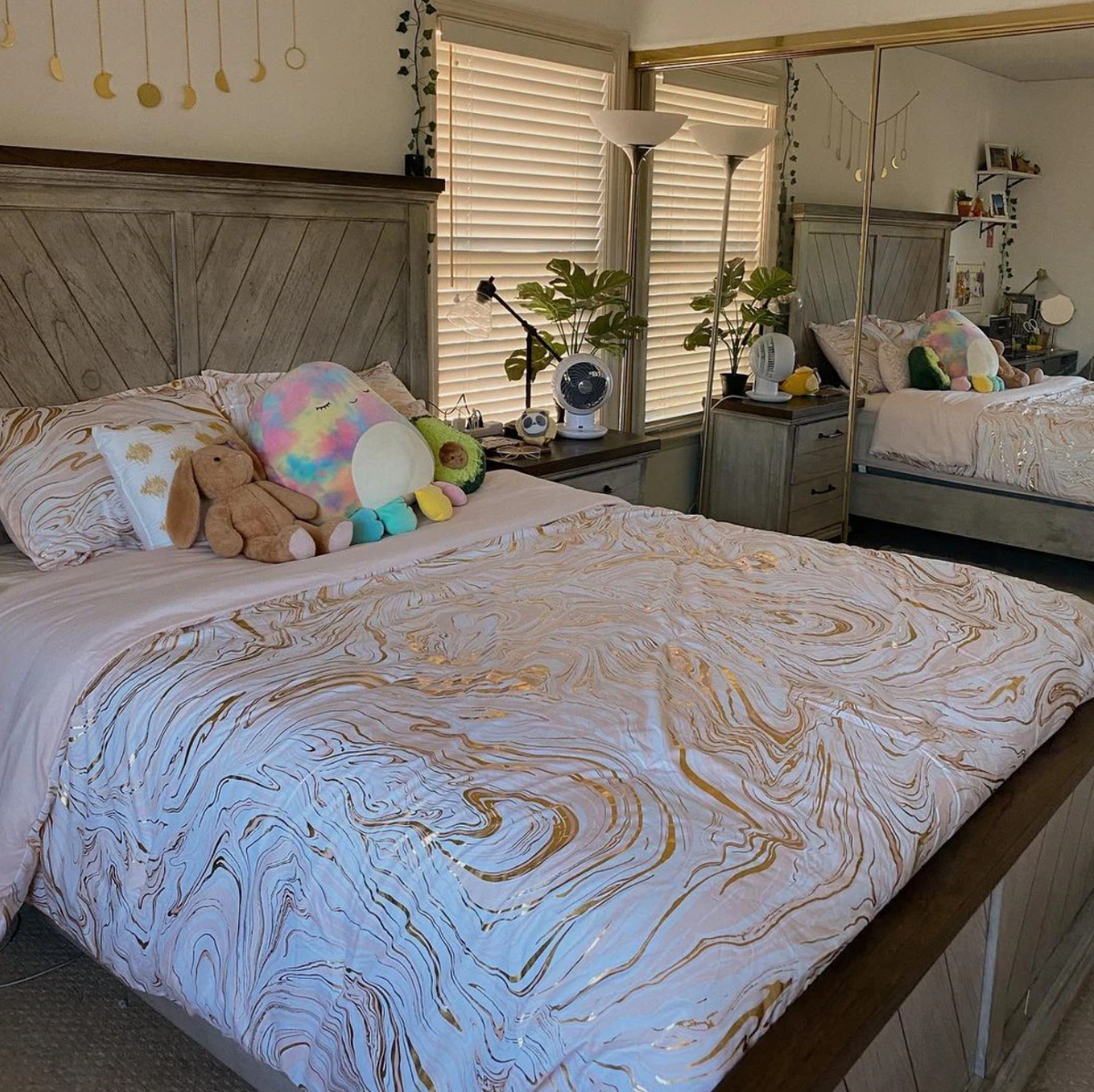 Hồi còn ở Việt Nam, Jenny Huỳnh học ở trường Quốc tế Nam Sài Gòn - 1 trong những trường quốc tế có học phí đắt đỏ nhất ở TP.HCM.