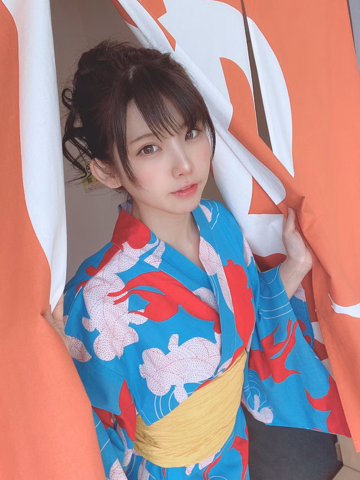 Enako đến từ xứ sở hoa anh đào Nhật Bản nổi tiếng với những hình ảnh cosplay ấn tượng. Cô gái này thu hút đến hơn 1,4 triệu lượt theo dõi trên trang cá nhân Instagram.