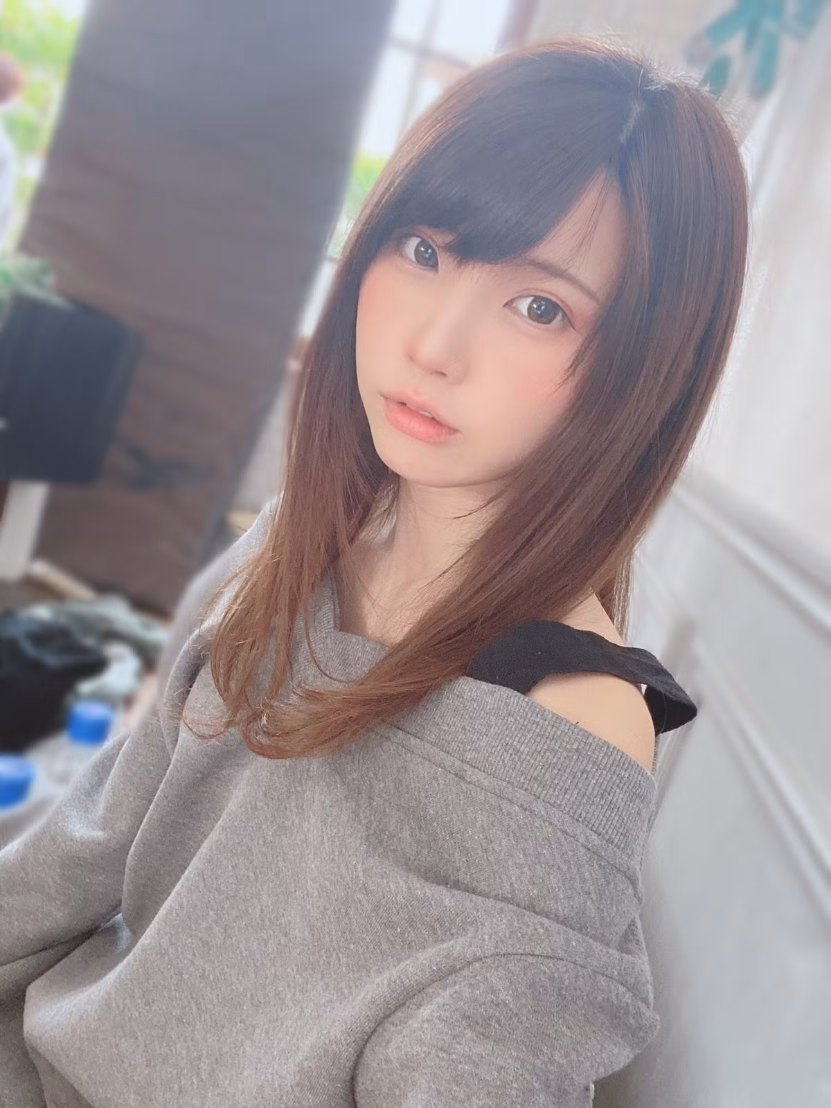 Tận dụng lợi thế ngoại hình, Enako có thể hóa thân thành nhiều nhân vật với tạo hình khác nhau. Mỗi khi xuất hiện, hot girl 9x xinh đẹp luôn là tâm điểm của sự chú ý.