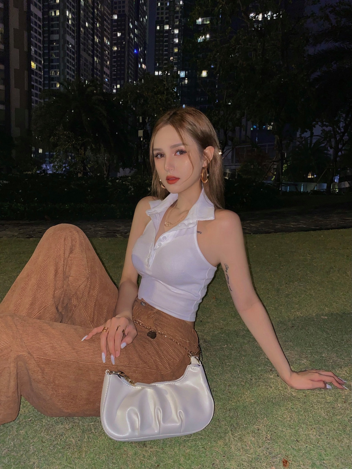 Hiện tại, bên cạnh việc chú trọng làm vlog trên YouTube để chia sẻ những điều trong cuộc sống hàng ngày cùng fan, cặp đôi còn có dự định lớn hơn là sinh con trong năm nay.