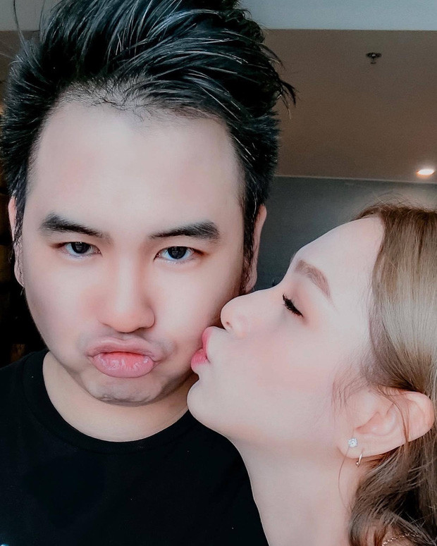 Trước những hoài nghi đó, Xemesis cho biết: "Giờ 2 năm hơn cưới xong tính đến đường con cái luôn rồi còn ai thắc mắc gì nữa không ta? Mình thấy mối quan hệ có sao mình là người nhận mà nhiều người nhiều ý kiến dã man.. Haters gonna hate”.