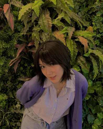 Mái tóc ngắn chấm vai và gương mặt thon gọn xinh đẹp khiến nhiều người nhầm lẫn cô nàng với mỹ nhân sinh năm 1997 của Việt Nam.