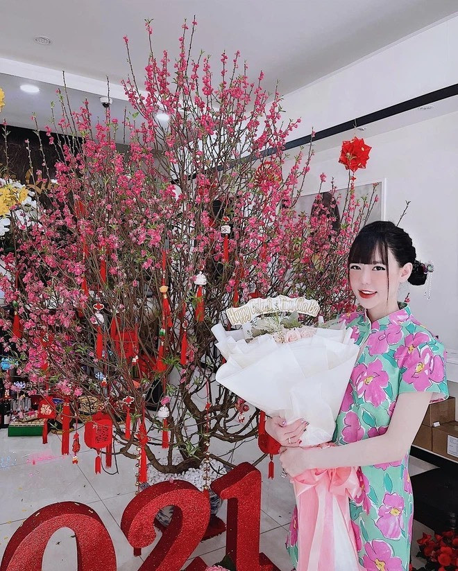 Không có ảnh toàn cảnh nhưng có thể thấy hot girl Vân Tiny đang sống trong căn biệt thự khá lớn.