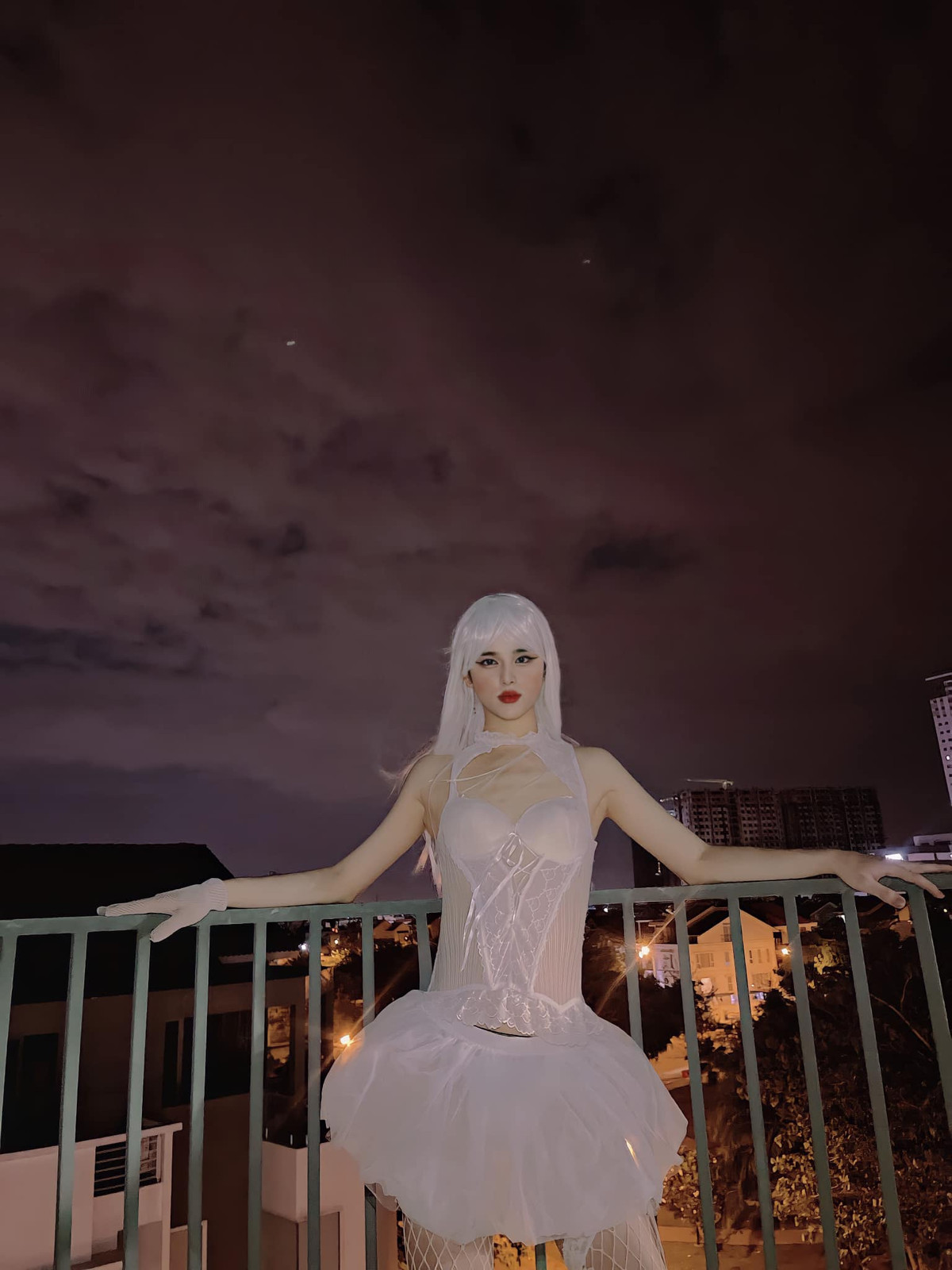 Ở một vài khoảnh khắc, vì tạo dáng quá đà mà Trần Đức Bo còn để "lộ hàng" khiến nhiều người phải nhức mắt.