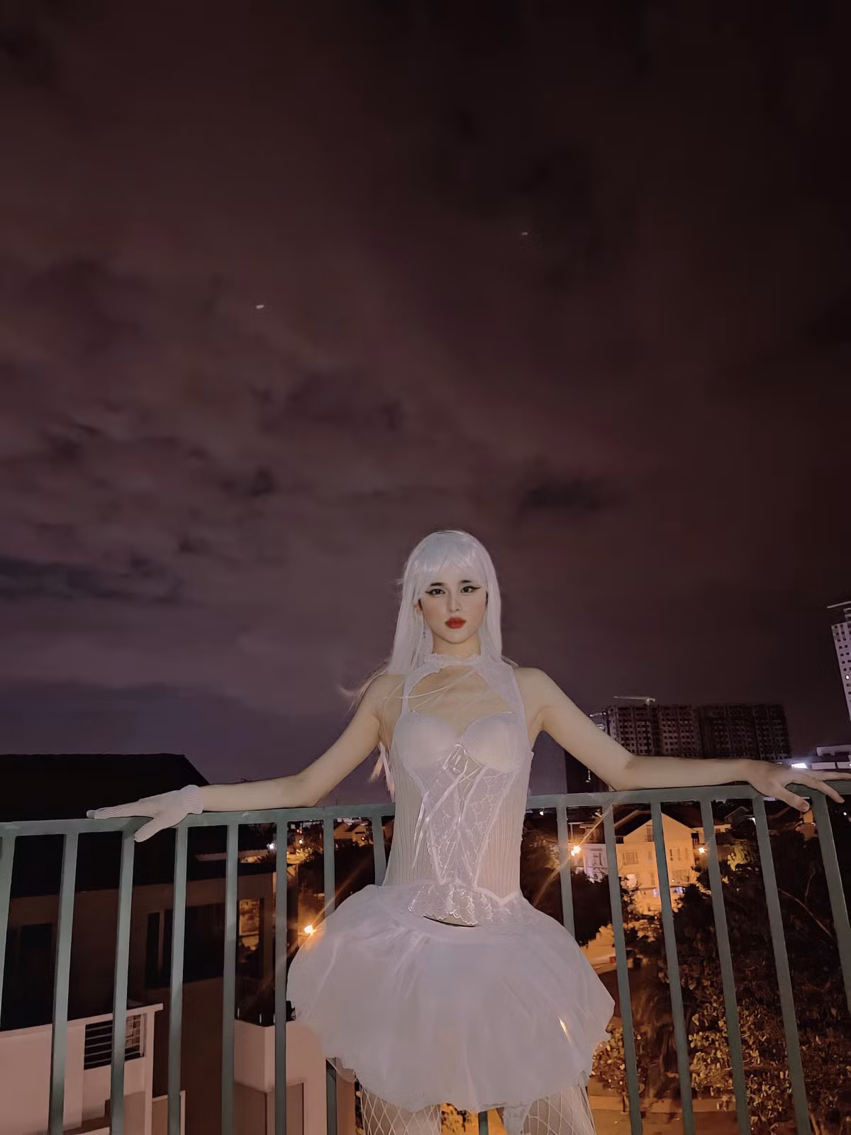 Ở một vài khoảnh khắc, vì tạo dáng quá đà mà Trần Đức Bo còn để "lộ hàng" khiến nhiều người phải nhức mắt.