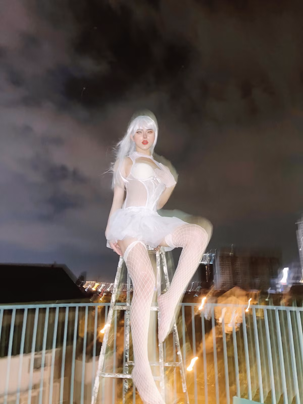 Sau vận xui liên hoàn khi tài khoản TikTok hơn 1,4 triệu lượt theo dõi bị "bay màu", trang Facebook cá nhân bị tạm khóa 30 ngày, mới đây "thảm họa mạng" Trần Đức Bo đã tung bộ ảnh hở bạo khiến dân mạng chỉ biết thở dài ngao ngán.