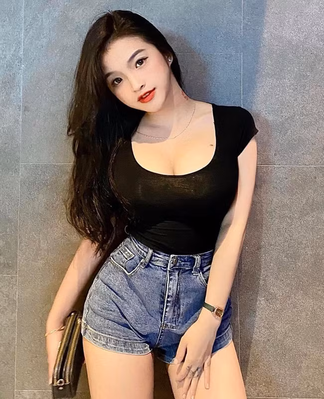 Hiện tại, trang cá nhân của nàng hot girl thu hút khoảng 100 nghìn lượt theo dõi, nhiều sự quan tâm yêu mến từ mọi người.