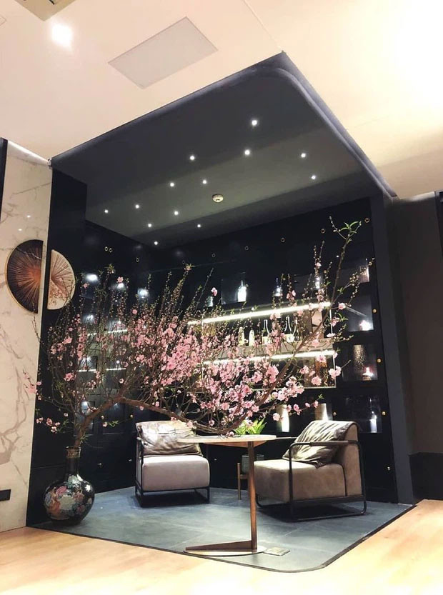 Dưới mỗi bức ảnh khoe "sương sương" căn hộ của bà mẹ hai con, ai cũng xuýt xoa bởi chỉ cần đi dạo cũng có cả tá ảnh "sống ảo".