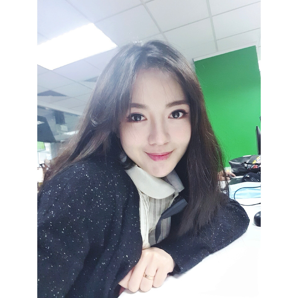 Mặc dù lựa chọn cuộc sống riêng tư và không chia sẻ nhiều về nhà cửa, thế nhưng thông qua vài hình ảnh có thể thấy hot girl Tú Linh đang sống trong một biệt thự vô cùng hoành tráng, bề thế.