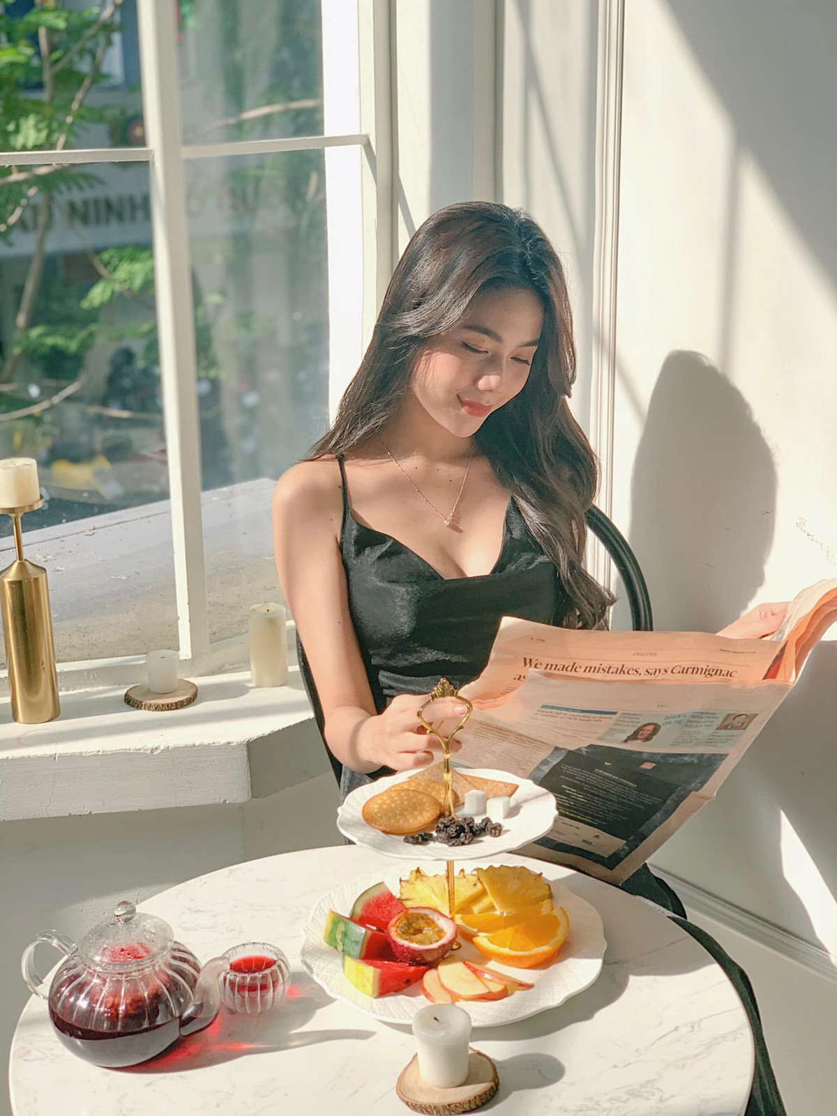 Thúy Hằng từng chia sẻ, từ những ngày học cấp 3 cô đã chăm chỉ luyện tập một số bộ môn như yoga và gym để có vóc dáng đẹp và tinh thần được thư giãn thoải mái.