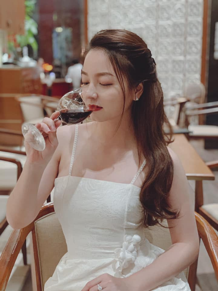 Quỳnh Trâm vẫn thường làm thêm công việc người mẫu ảnh như thời còn sinh viên.