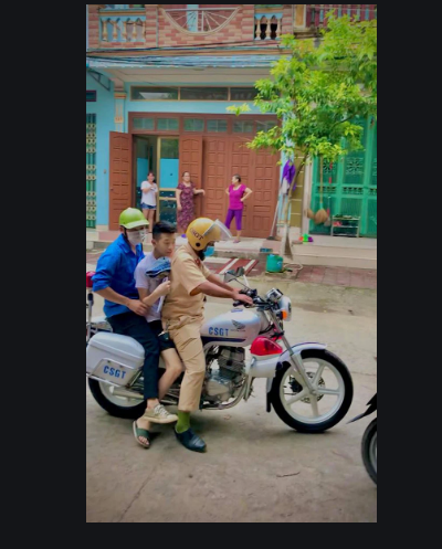 Trong kì thi tốt nghiệp THPT Quốc gia 2020, nam sinh Lê Hoàng Quốc (học sinh lớp 12D1 trường THPT Số 1 Lào Cai) đã gây bão cộng đồng mạng bởi tình huống vô cùng éo le.