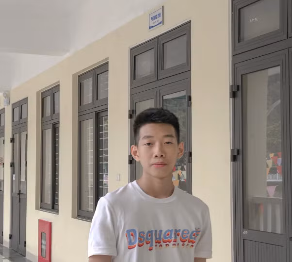 Đồng thời, nam sinh từng đạt rất nhiều giải Nhất, giải Nhì kỳ thi Khoa học kỹ thuật cấp tỉnh mỗi năm.