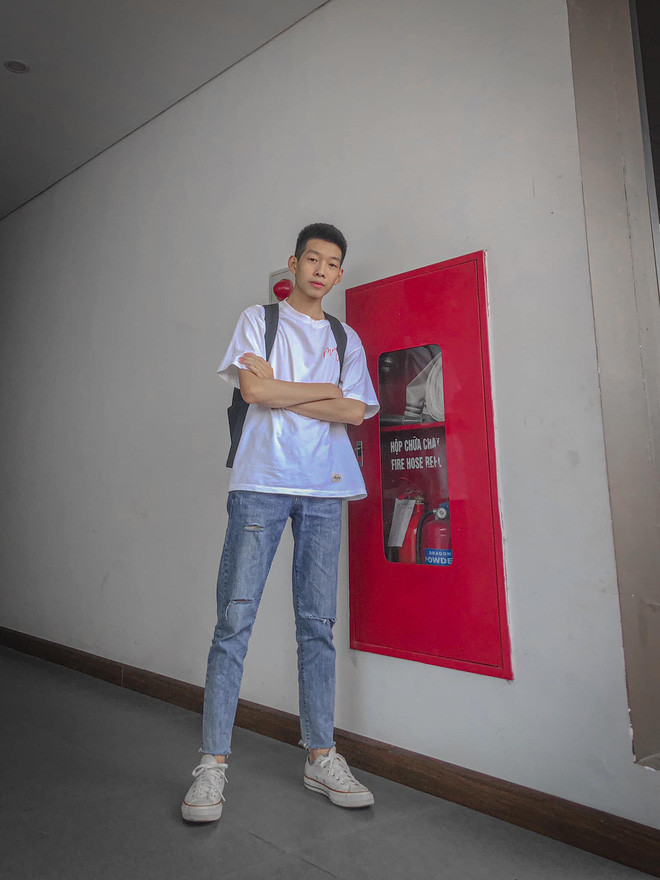 Sau sự cố trên, tên tuổi của Lê Hoàng Quốc ngập tràn các trang mạng xã hội và nam sinh nổi tiếng một cách bất đắc dĩ.