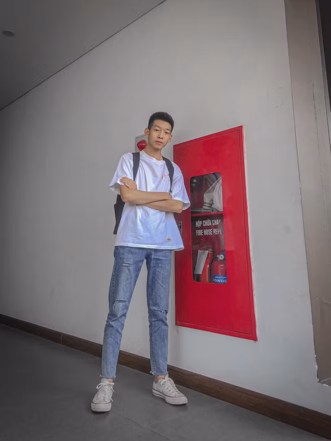 Sau sự cố trên, tên tuổi của Lê Hoàng Quốc ngập tràn các trang mạng xã hội và nam sinh nổi tiếng một cách bất đắc dĩ.