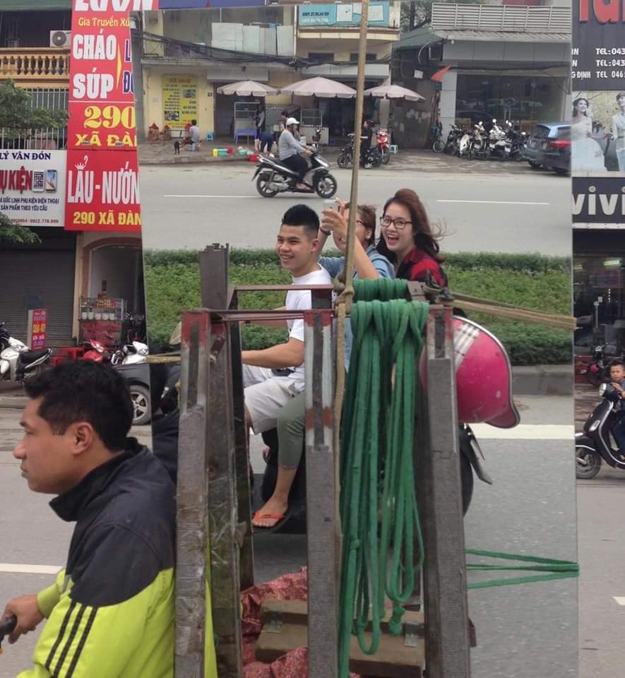 Cứ thấy xe chuyển đồ là phải phi lên chụp cùng.