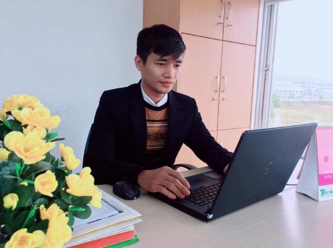 Việc về quê ở ẩn và tập trung gây dựng sự nghiệp của chàng trai này được dân mạng hết sức ủng hộ, nhiều người cho rằng anh nên trở về đúng nghĩa một chàng trai làm nông, chất phác, yêu ca hát.