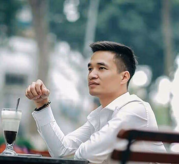 Trên trang cá nhân của mình, Lệ Rơi không còn chia sẻ những hình ảnh hào nhoáng, những bức ảnh chỉn chu đã qua chỉnh sửa nữa mà thay vào đó là những khoảnh khắc bình dị, đời thường xung quanh công việc hiện tại của anh.