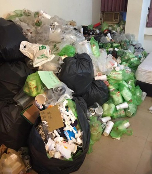 Theo như lời chủ nhà kể lại, 2 năm trước anh đã cho một người họ Jin thuê căn hộ. Vị khách này trông khá lịch thiệp, nói chuyện duyên nên anh đặt niềm tin tuyệt đối. Tiền thuê nhà hàng tháng là 15.600 đài tệ (khoảng 12,6 triệu đồng) chưa bao gồm tiền điện nước.