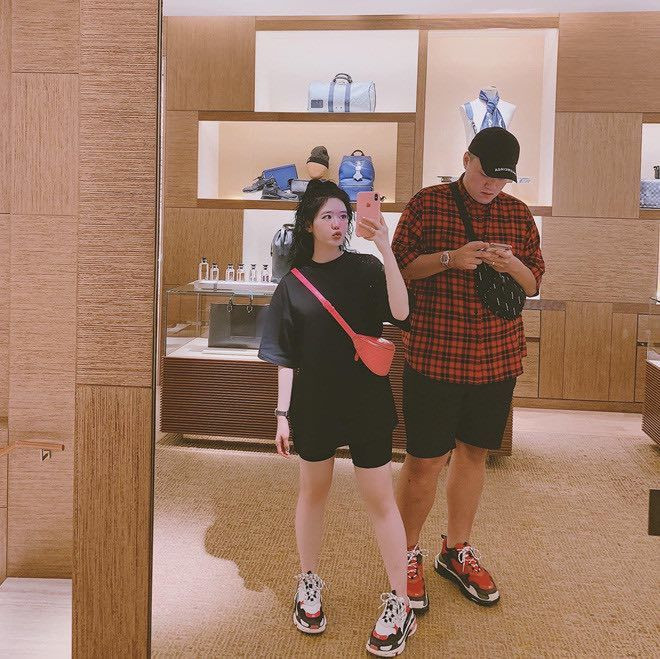 Hiện tại sau 5 năm kết hôn, cặp đôi đã có một em bé tên Corbin.