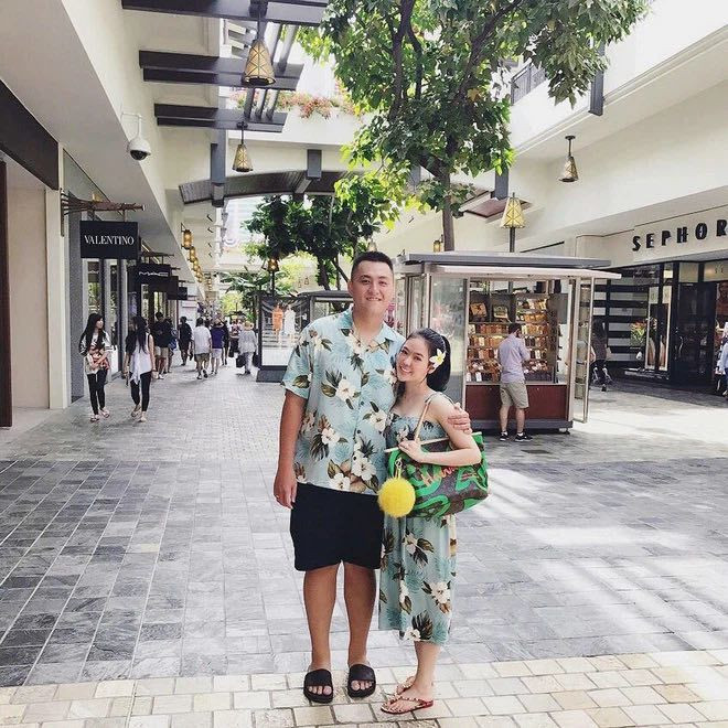 Được biết Fabo Nguyễn và Vân Tiny quen nhau nhờ "bà mối" Facebook. Trong khi chàng là con trai ông trùm điện tử Sài Gòn thì nàng là hot girl đình đám MXH