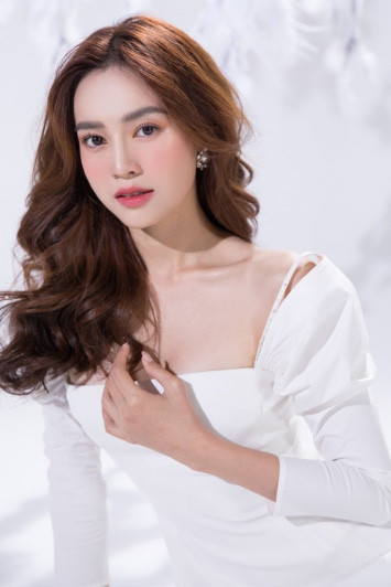 Ngay sau đó, Ninh Dương Lan Ngọc đã có những phản hồi chính thức với khán giả và truyền thông. Cô khẳng lên tiếng phủ nhận về clip và gửi lời xin lỗi đến nhãn hàng, đối tác, người thân, gia đình, bạn bè và đặc biệt là quý khán giả vì sự việc không hay đã làm ảnh hưởng.