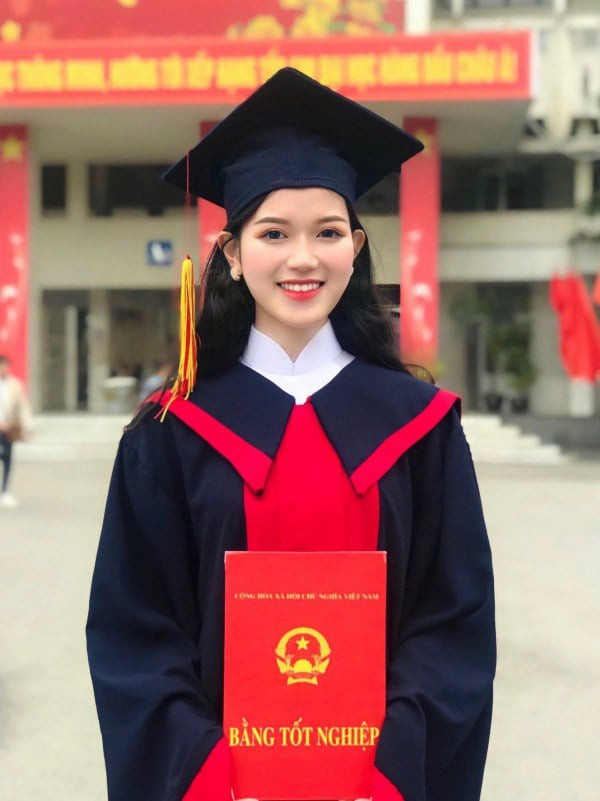 Từ sau khi nổi tiếng, trang cá nhân của Thu Thủy hiện đang sở hữu gần 8.000 lượt theo dõi chỉ sau 1 đêm.