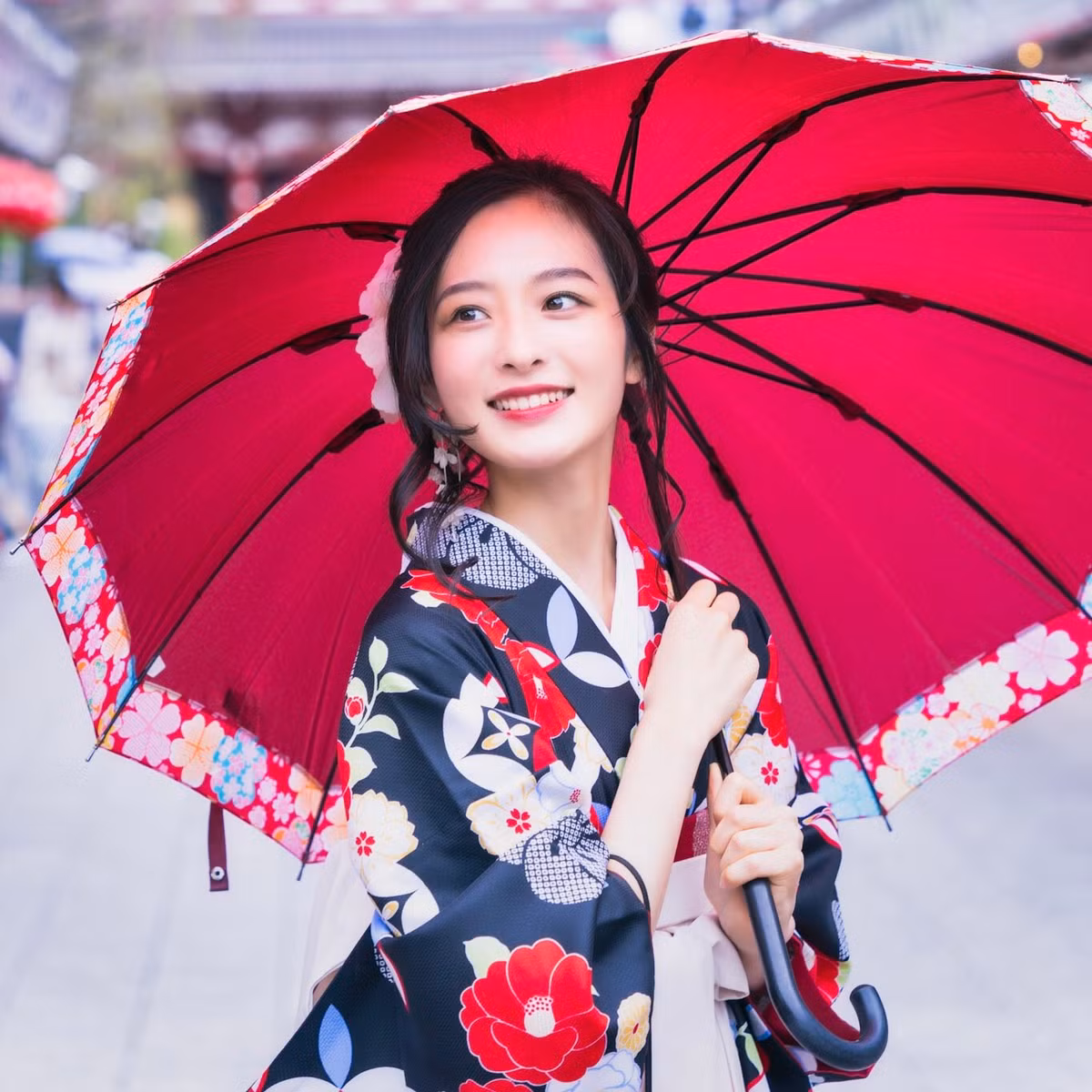 Được biết, cô nữ sinh ĐH Tokyo sẽ nhận được phần thưởng là một lần đóng chính trong quảng cáo truyền hình và số tiền 1 triệu yên (hơn 200 triệu đồng). Số tiền này được Kamiya dùng để đi du lịch cùng với bà nội.