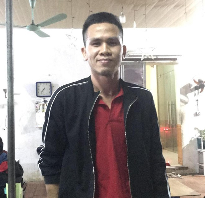 Hành động băng qua tường bao, leo lên mái tôn để đỡ cháu bé của người hùng Nguyễn Ngọc Mạnh được đông đảo cư dân mạng cảm phục. Ngay sau đó, nhiều người đã tìm được trang cá nhân của anh và phát hiện được nhiều điều cực kỳ ý nghĩa của chàng thanh niên này.