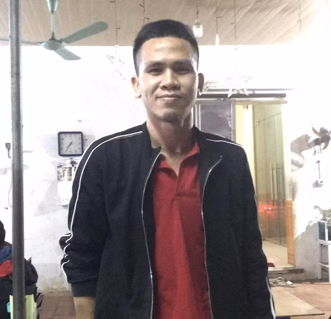 Hành động băng qua tường bao, leo lên mái tôn để đỡ cháu bé của người hùng Nguyễn Ngọc Mạnh được đông đảo cư dân mạng cảm phục. Ngay sau đó, nhiều người đã tìm được trang cá nhân của anh và phát hiện được nhiều điều cực kỳ ý nghĩa của chàng thanh niên này.