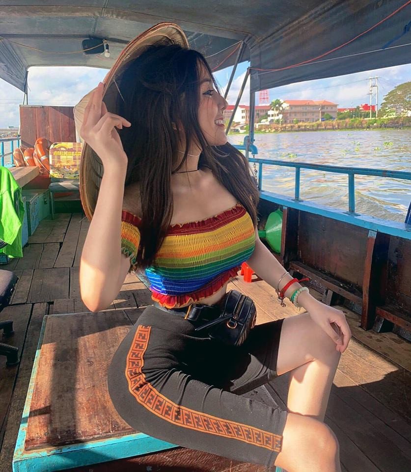 Ngọc Trân cũng từng nhiều lần khiến báo Trung, Hàn tốn giấy mực vì nhan sắc thần thái cực khí chất, body mướt mắt nhìn "không mê không được".