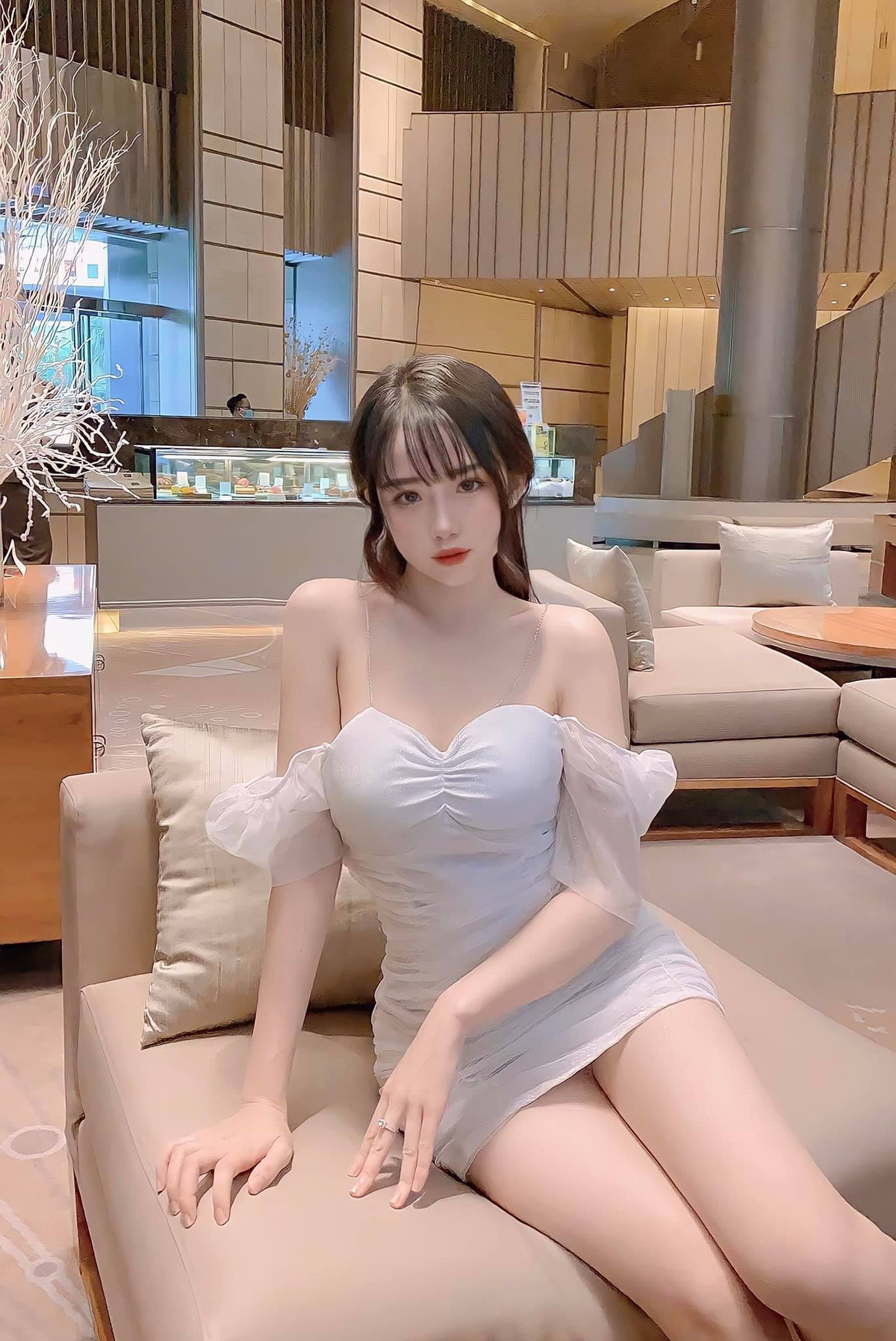 Gương mặt xinh đẹp của gái xinh này đã khiến người đối diện dễ có thiện cảm ngay từ lần chạm mặt đầu tiên.