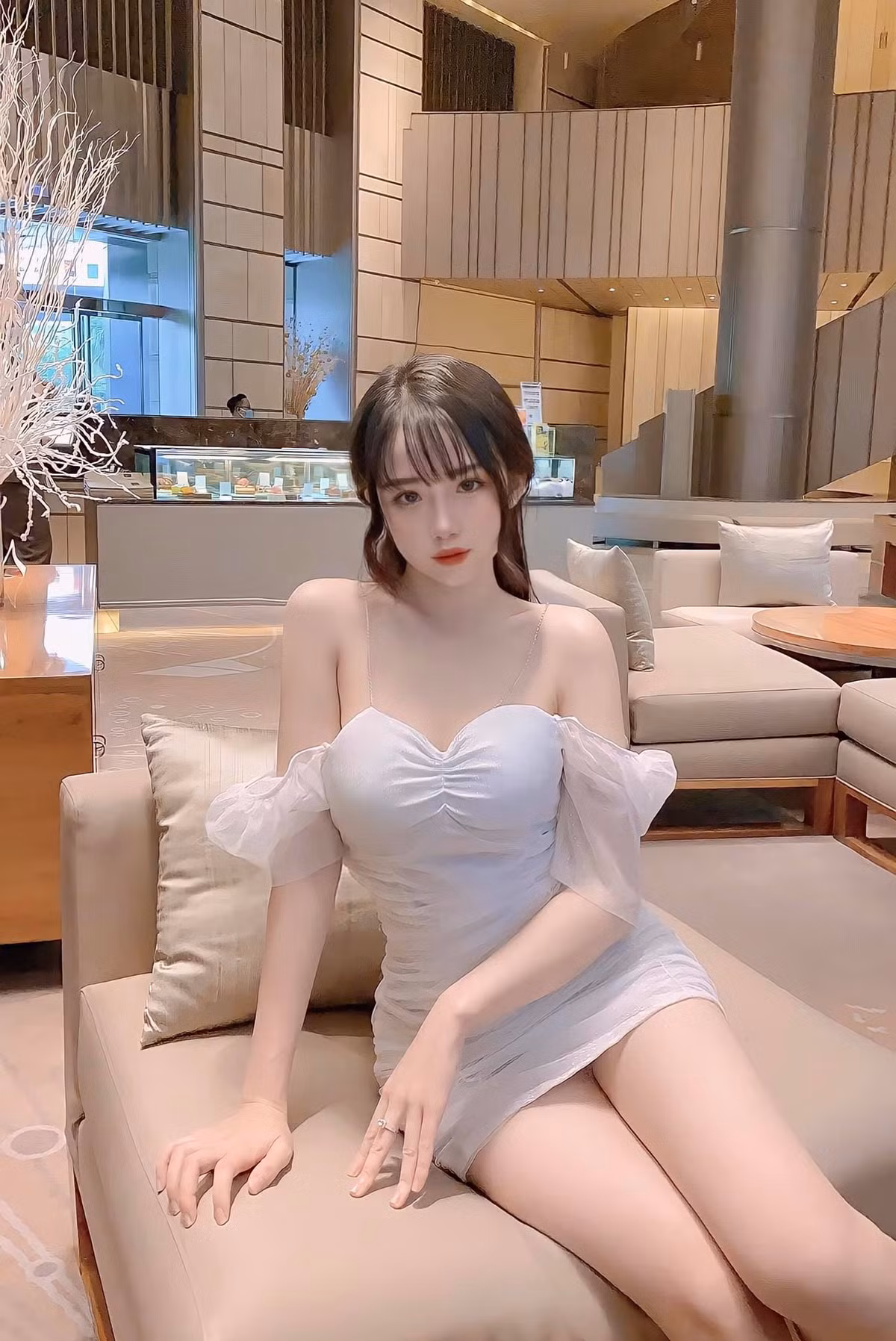 Gương mặt xinh đẹp của gái xinh này đã khiến người đối diện dễ có thiện cảm ngay từ lần chạm mặt đầu tiên.