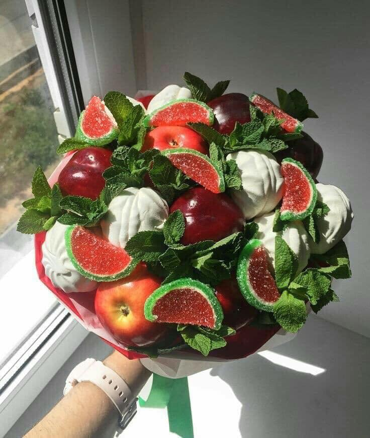 Những tín đồ hoa quả chắc chắn sẽ không thể từ chối món quà đặc biệt được làm từ các loại quả hấp dẫn này. Ảnh: Tổng hợp