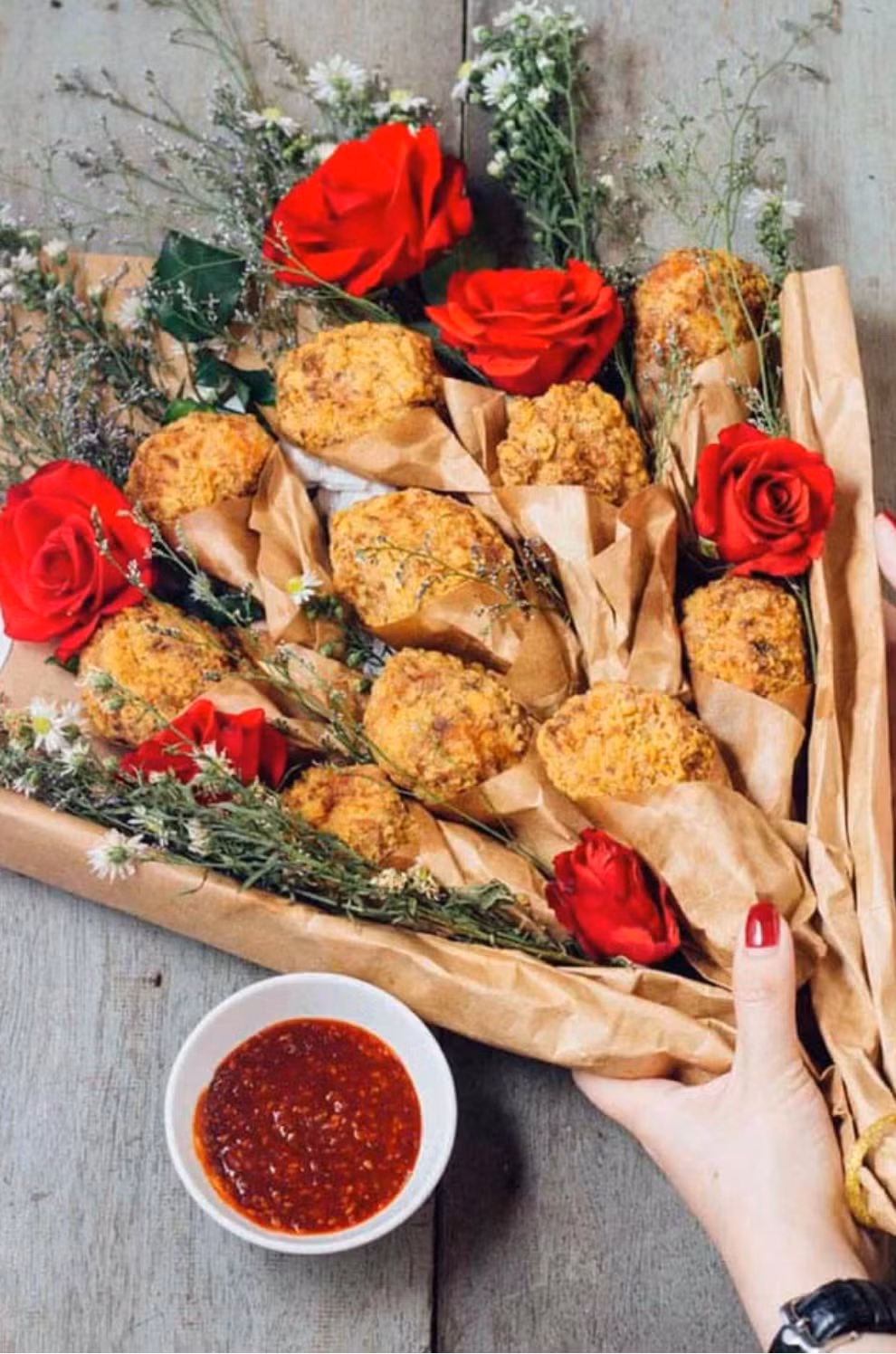 Năm nào cũng vậy, cứ đến đầu tháng 3 là hội chị em phụ nữ lại không khỏi háo hức vì sắp đến ngày Quốc tế Phụ nữ 8/3. Trong ngày này, các chị em không chỉ được yêu chiều nhường nhịn hơn bình thường mà còn được các ông chồng, người yêu tặng những món quà hay lời chúc chân thành.