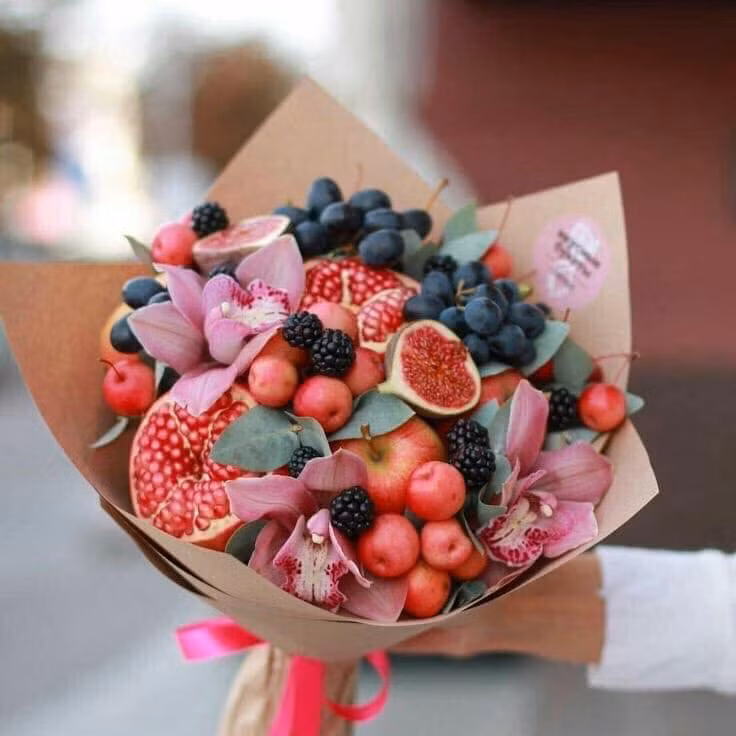 Những món rau củ, hoa quả bổ dưỡng, không hề bị héo sau vài ngày như những bó hoa tươi và có tính thiết thực cao.