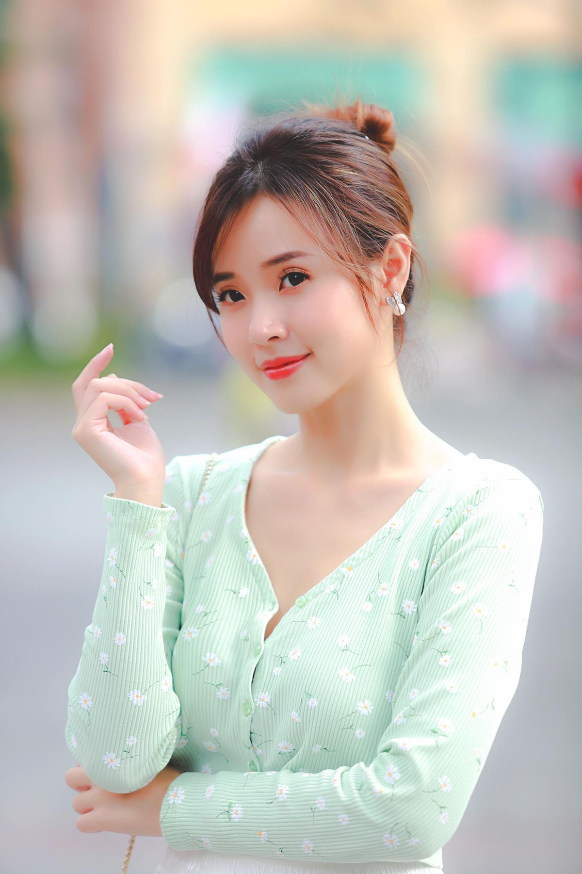 Khác với nhiều hot girl khác, người đẹp sinh năm 1989 này có đời tư cá nhân khá kín đáo, không thị phi, ồn ào và tai tiếng bên lề.