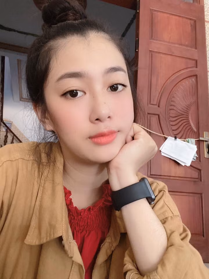 Dù còn trẻ lại đang mang thai nhưng cô gái Bình Phước đã rất dũng cảm, không ngần ngại lao ra để hỗ trợ chồng bắt trộm.