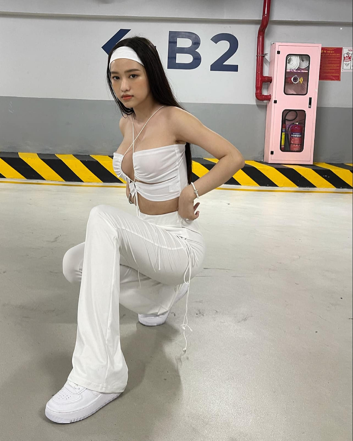 Không khó để nhận ra, Thúy Vi đang có sự thay đổi trong phong cách thời trang, từ bánh bèo gợi cảm sang có phần cá tính hơn. Thế nhưng dạo gần đây nàng hot girl lại nhận về tranh cãi nhiều hơn là ủng hộ.