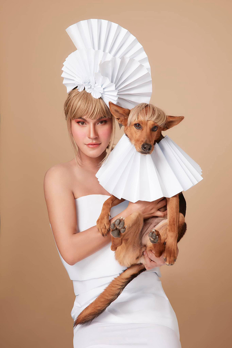 Moota còn giúp chủ nhân kiếm tiền khi có nhiều nhãn hàng mời chụp hình quảng cáo.