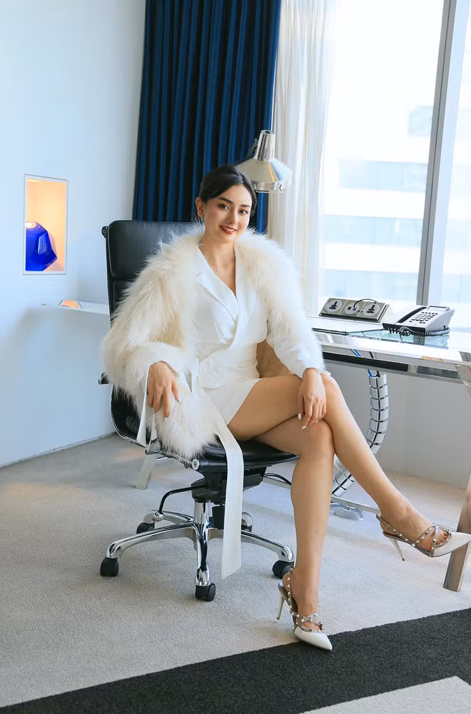 Thời điểm công khai thẩm mỹ, "hot girl dao kéo" An Giang có được khuôn mặt xinh đẹp, lại sở hữu phong cách ăn mặc sang chảnh nên cư dân mạng đặt cho cô biệt danh "Phạm Băng Băng phiên bản Việt".