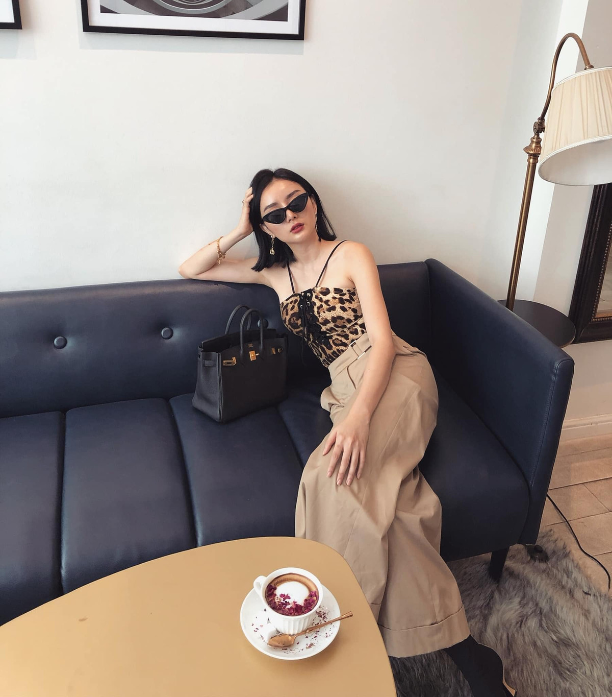 Chỉ thông qua một vài hình ảnh trên MXH nhiều người đã đoán được cơ ngơi và cuộc sống sang chảng của Angela Chu giàu có cỡ nào.