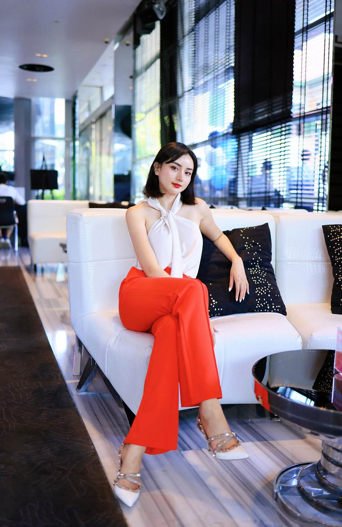 Làm dâu nơi xứ người nhưng cuộc sống hôn nhân của Angela Chu lại vô cùng tự do và thoải mái. Nhờ có kinh tế dư giả nên cô thường xuyên đi du lịch khắp mọi nơi mà không cần suy nghĩ nhiều.