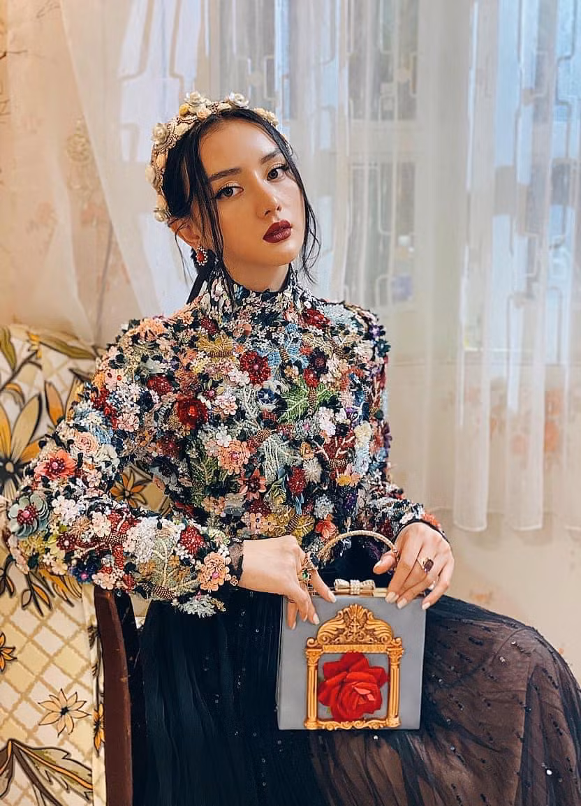 Được biết, mỹ nhân dao kéo vẫn tiếp tục theo đuổi công việc kinh doanh mỹ phẩm.