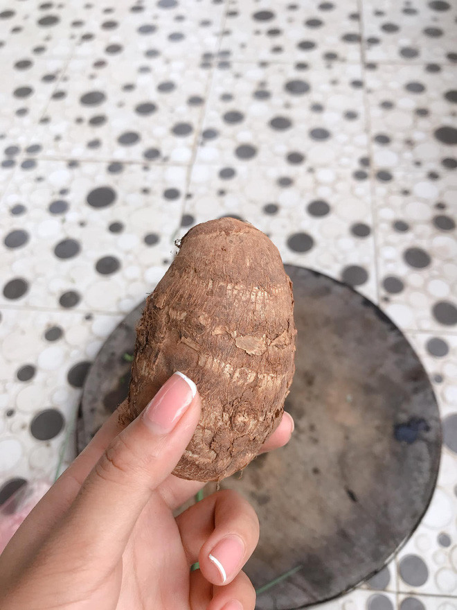 Nhờ vả chồng đi chợ mua đồ để nấu canh khoai hầm xương, mặc dù đã cẩn thận ghi chú đầy đủ từng món vào giấy, ấy thế mà tai nạn chợ búa vẫn xảy ra.